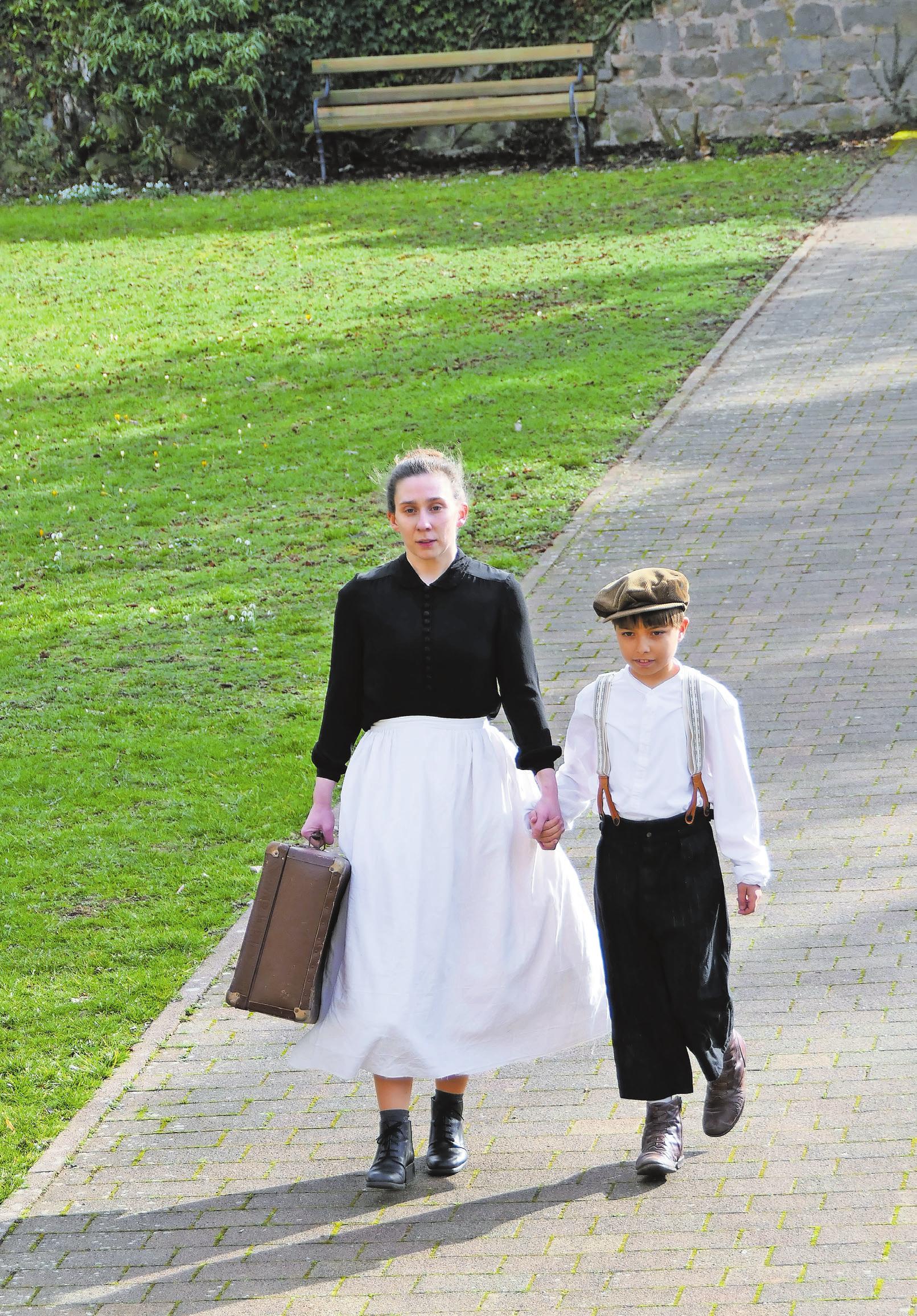 Laura Kaiser als „Eva Rosina Frank Laura Kaiser als „Eva Rosina Frank
