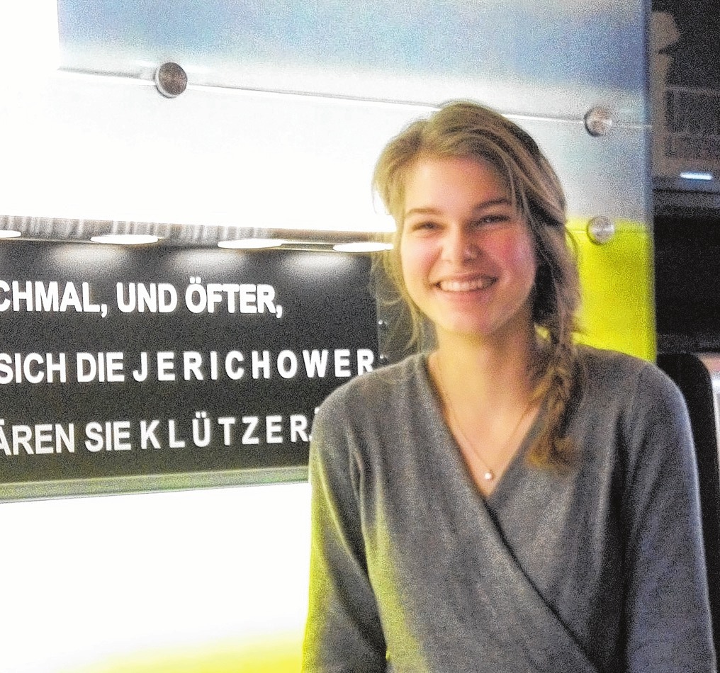 Lena Djalek kommt von der Insel Usedom und absolviert zurzeit ein FSJ im Literaturhaus „Uwe Johnson“. Foto: p. Lena Djalek kommt von der Insel Usedom und absolviert zurzeit ein FSJ im Literaturhaus „Uwe Johnson“. Foto: p.