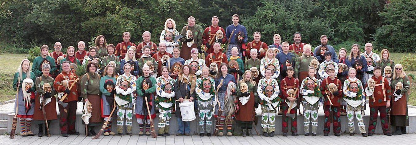 Ab morgen, Freitag, 31. Januar, feiern die Dettinger Narren den 30. Geburtstag ihrer Narrenzunft „Rammertweible“ mit der großen Narrennacht. Bilder: Narrenzunft