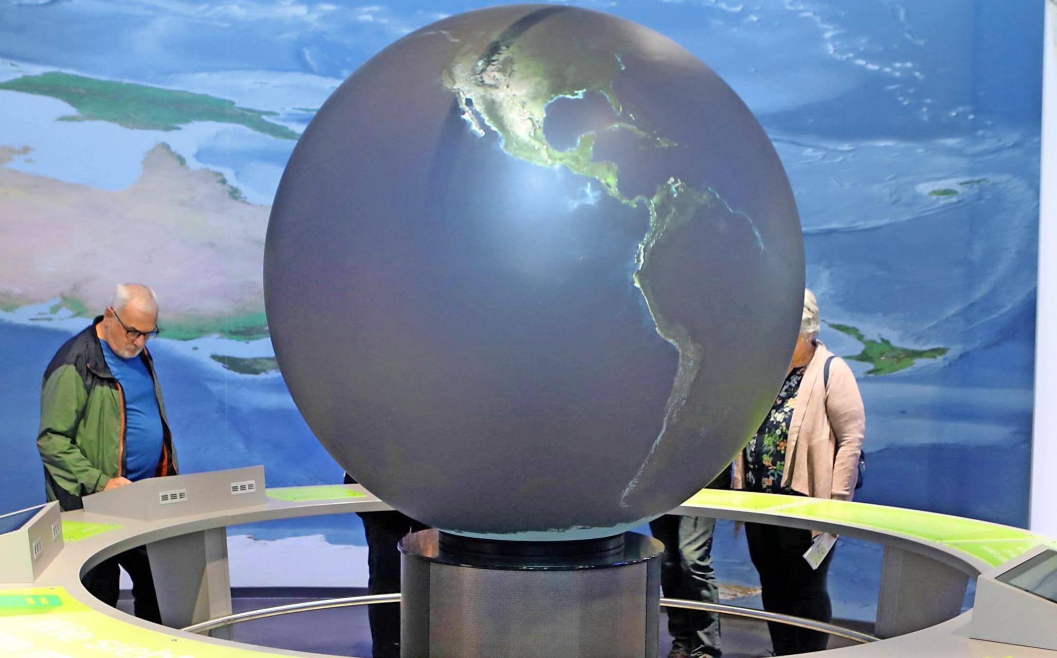 Am ersten Tag des Faschingsferienprogramms im Gleis 3 besuchen die Teilnehmer die neu eröffnete Klimaarena in Sinsheim. Foto: Matthias Heibel Am ersten Tag des Faschingsferienprogramms im Gleis 3 besuchen die Teilnehmer die neu eröffnete Klimaarena in Sinsheim. Foto: Matthias Heibel