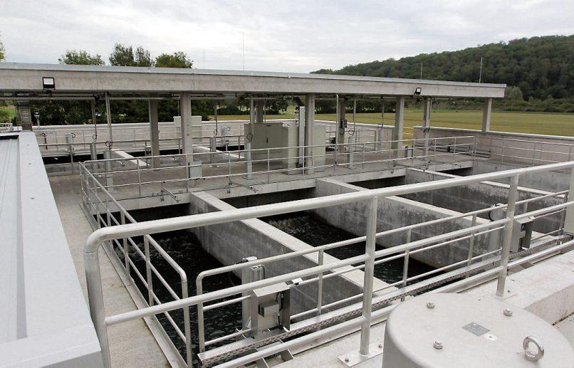 Der Neubau steckt voller Technik: In der vierten Reinigungsstufe des Tübinger Klärwerks werden auch Mikroschadstoffe und Medikamentenrückstände aus dem Abwasser gefiltert. Bilder: Uhland2