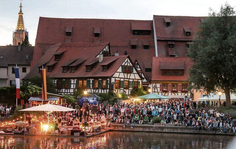 Urlaub vor der Haustüre: Das Rottenburger Neckarfest wartet auch bei der 44. Auflage mit einem abwechslungsreichen Programm für Jung und Alt auf. Archivbilder: Dunja Bernhard