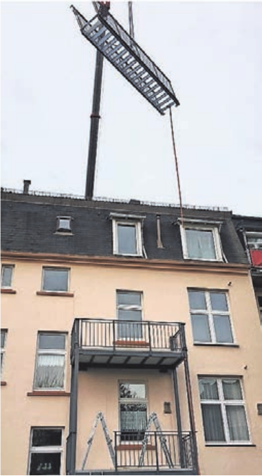 Nachträglicher Balkonanbau: Die Fachleute von FKW-Metallbau sorgen für das Rundum-Sorglos-Paket. Nachträglicher Balkonanbau: Die Fachleute von FKW-Metallbau sorgen für das Rundum-Sorglos-Paket.