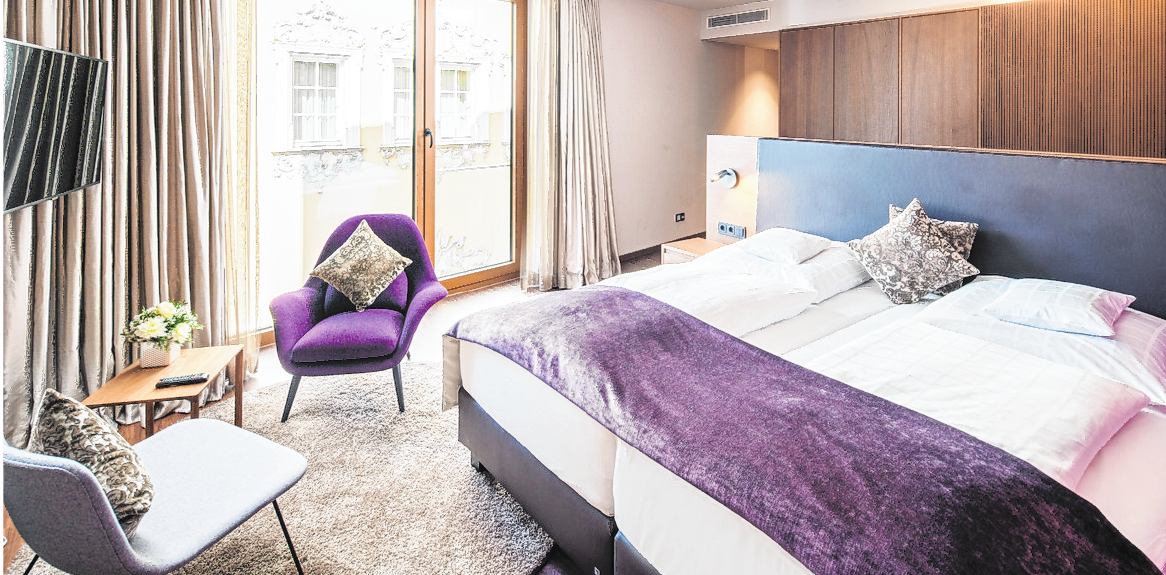 Individuell und mit viel Liebe zum Detail gestaltete Hotelzimmer sind das Markenzeichen des Rebstocks. Individuell und mit viel Liebe zum Detail gestaltete Hotelzimmer sind das Markenzeichen des Rebstocks.