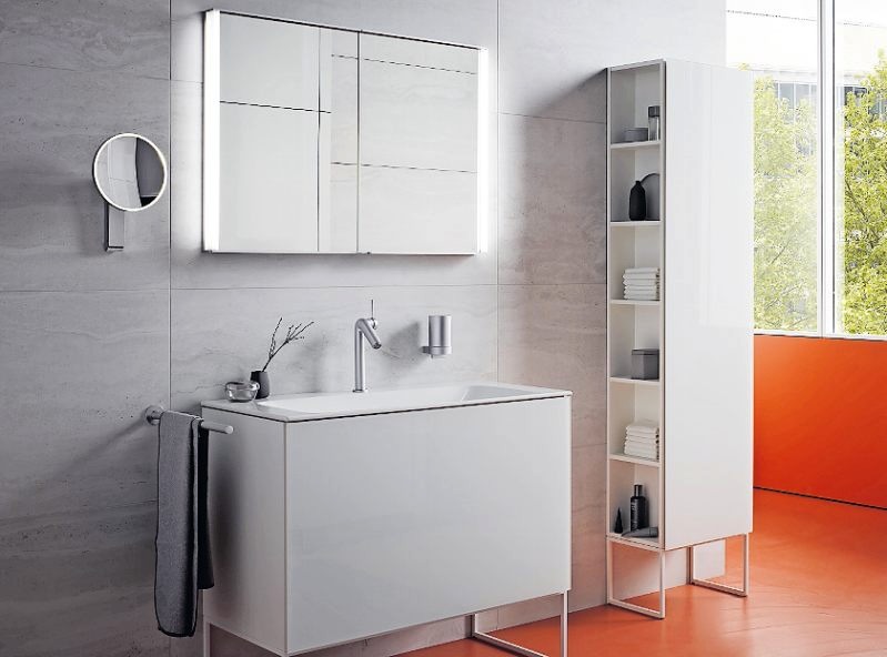 Spiegelschränke schenken neben Stauraum und makellosem Spiegelbild eine tadellose Beleuchtung. FOTO:VDS/KEUCO Spiegelschränke schenken neben Stauraum und makellosem Spiegelbild eine tadellose Beleuchtung. FOTO:VDS/KEUCO