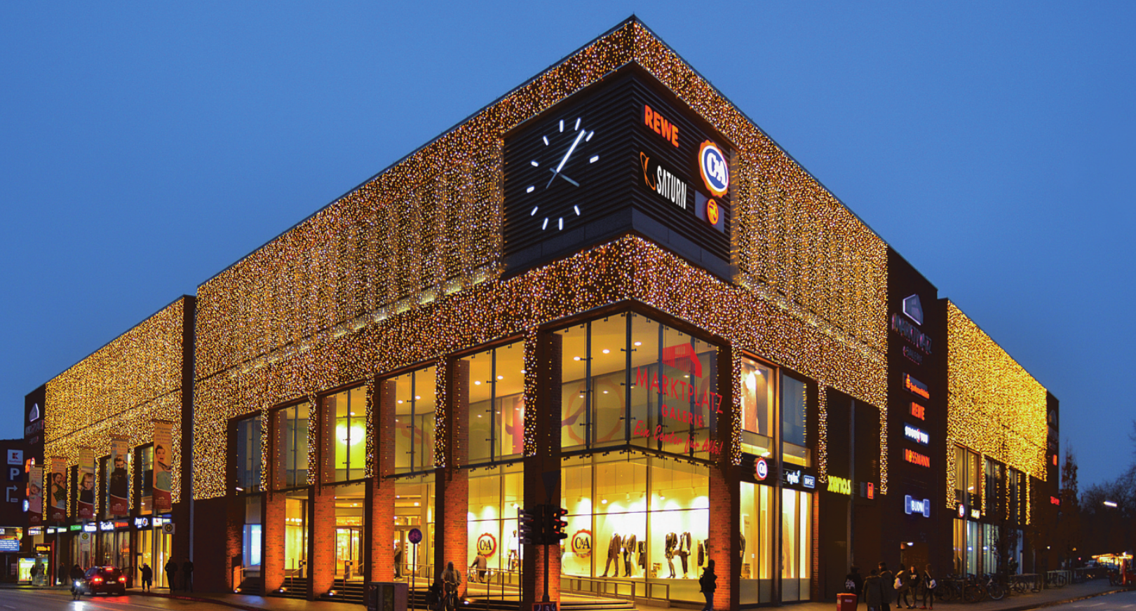 Was für ein Anblick: Die ganze Fassade der Marktplatz Galerie erstrahlt in festlichem Glanz. Foto: SNAPSHOTZ by Petra Fischer