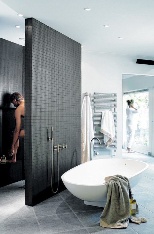 Erlebniswelt statt Nasszelle: Das private Spa gehört inzwischen in vielen Haushalten zum Must-have. FOTO: ISTOCK/VETTA / KRISTIANSEPTIMIUSKROGH Erlebniswelt statt Nasszelle: Das private Spa gehört inzwischen in vielen Haushalten zum Must-have. FOTO: ISTOCK/VETTA / KRISTIANSEPTIMIUSKROGH