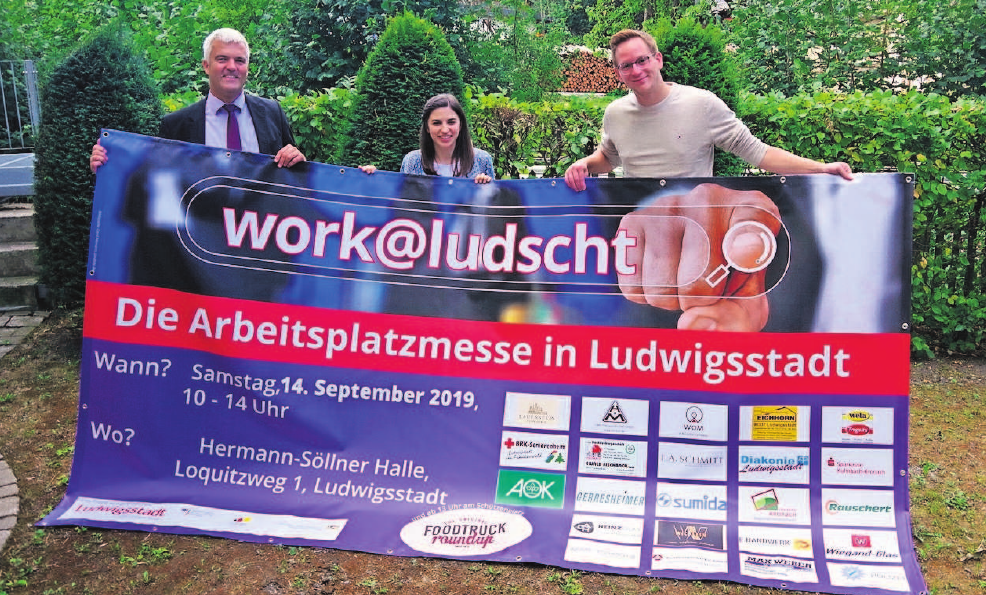 Arbeitgeber und Arbeitnehmer zusammenbringen – dafür engagieren sich Bürgermeister Timo Ehrhardt, 1. TSV-Vorsitzender Paul Pfeiffer und Bettina Frankerl vom City-Management. Fotos: Heike Schülein Arbeitgeber und Arbeitnehmer zusammenbringen – dafür engagieren sich Bürgermeister Timo Ehrhardt, 1. TSV-Vorsitzender Paul Pfeiffer und Bettina Frankerl vom City-Management. Fotos: Heike Schülein