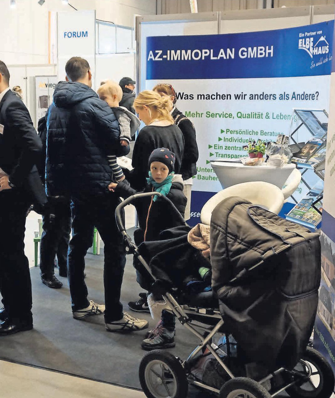 Die Potsdamer Baumesse wird häufig von Familien besucht. Die Potsdamer Baumesse wird häufig von Familien besucht.
