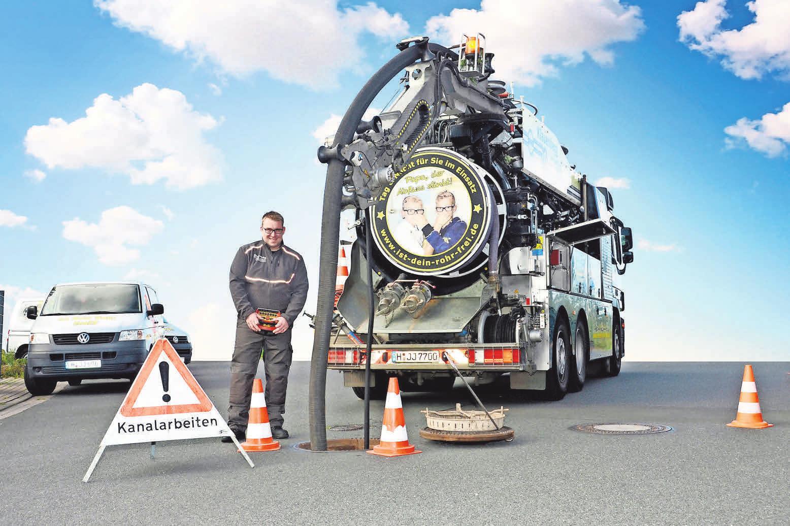 Mit den Saug- und Spülkombinationsfahrzeugen können mit hohem Druck und Wasservolumen selbst größte Verstopfungen umweltfreundlich beseitigt und vollstehende Schächte und Keller abgesaugt werden. Mit den Saug- und Spülkombinationsfahrzeugen können mit hohem Druck und Wasservolumen selbst größte Verstopfungen umweltfreundlich beseitigt und vollstehende Schächte und Keller abgesaugt werden.