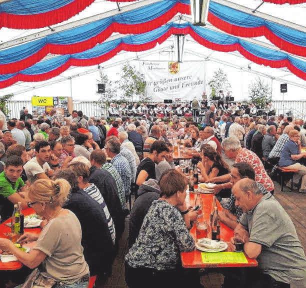 Großer Zeltflohmarkt am Freitag ab 16 Uhr Image 1 Großer Zeltflohmarkt am Freitag ab 16 Uhr Image 1