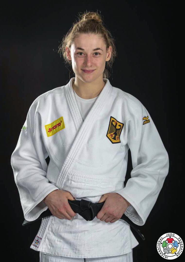 © IJF © IJF