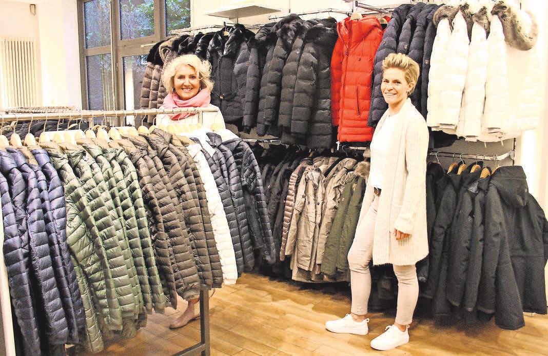 Für jede Kundin die richtige Jacke finden – das ist die Mission der Fehling-Modeberaterinnen Bettina Rohlfs (links) und Stefanie Voigtmann. Für jede Kundin die richtige Jacke finden – das ist die Mission der Fehling-Modeberaterinnen Bettina Rohlfs (links) und Stefanie Voigtmann.
