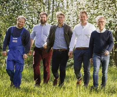 Der Apfel fällt nicht weit vom Stamm. Sein Biosaft-Unternehmen führt Stefan Voelkel (rechts) gemeinsam mit seinen Söhnen David, Boris, Jurek und Jacob (v.l.n.r.).