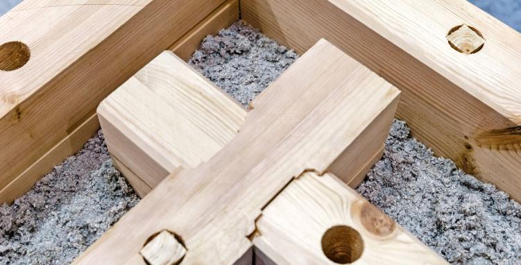 Wandelemente aus Holz, gefüllt mit Zellulose und Holzfasern, können eine Alternative zum Beton sein. Foto: Markus Scholz/dpa-tmn Wandelemente aus Holz, gefüllt mit Zellulose und Holzfasern, können eine Alternative zum Beton sein. Foto: Markus Scholz/dpa-tmn