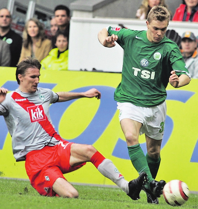 2007: Christopher Lamprecht traf am vorletzten Spieltag beim 2:2 in Aachen – der VfL-Klassenerhalt war geschafft. Foto: Roland Hermstein 