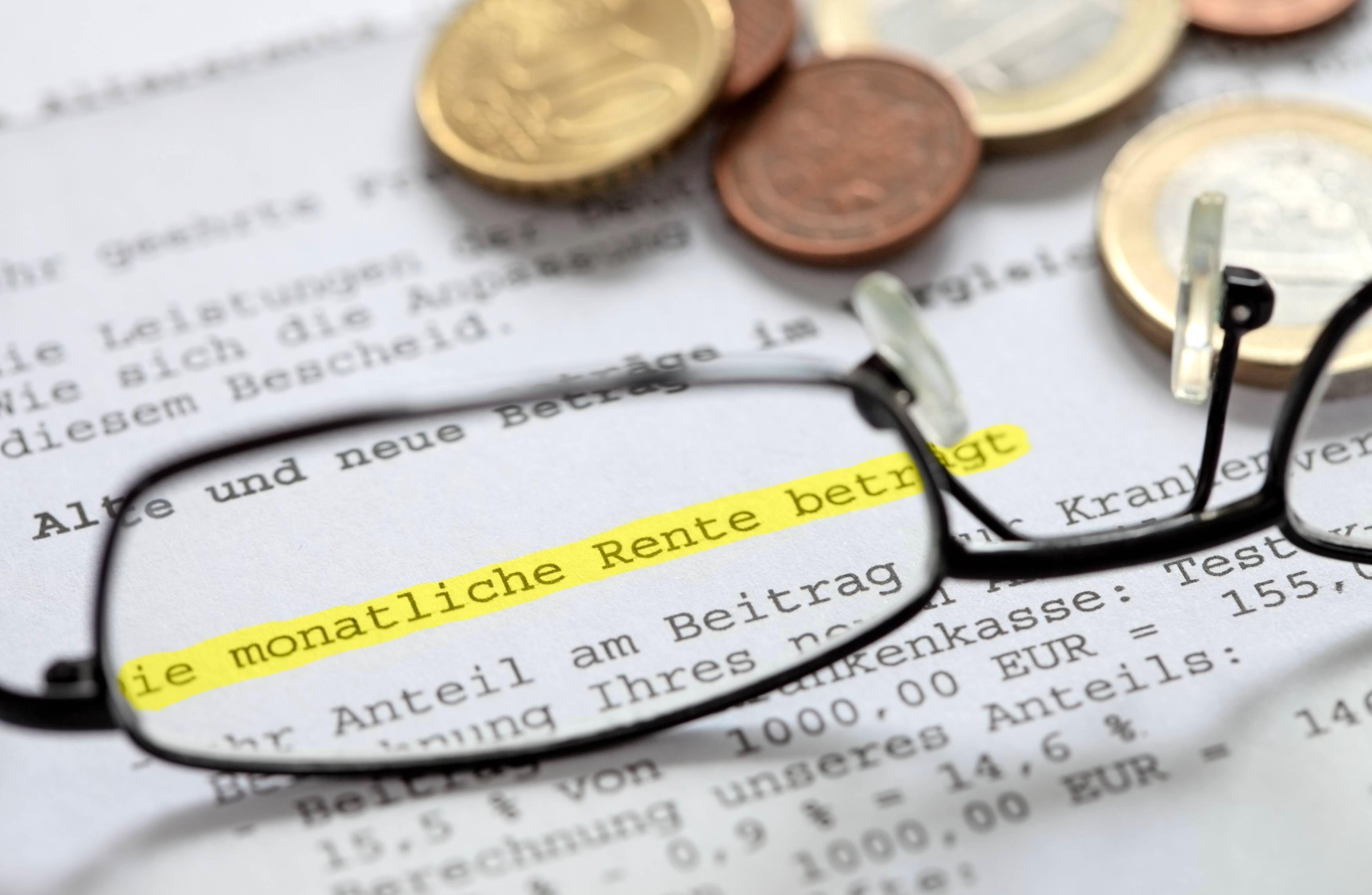 Die Renteninformation enthält wichtige Hinweise zur Absicherung im Alter. Die Berechnung basiert auf den aktuell erworbenen Anwartschaften. Foto: fovito/stock.adobe.com Die Renteninformation enthält wichtige Hinweise zur Absicherung im Alter. Die Berechnung basiert auf den aktuell erworbenen Anwartschaften. Foto: fovito/stock.adobe.com