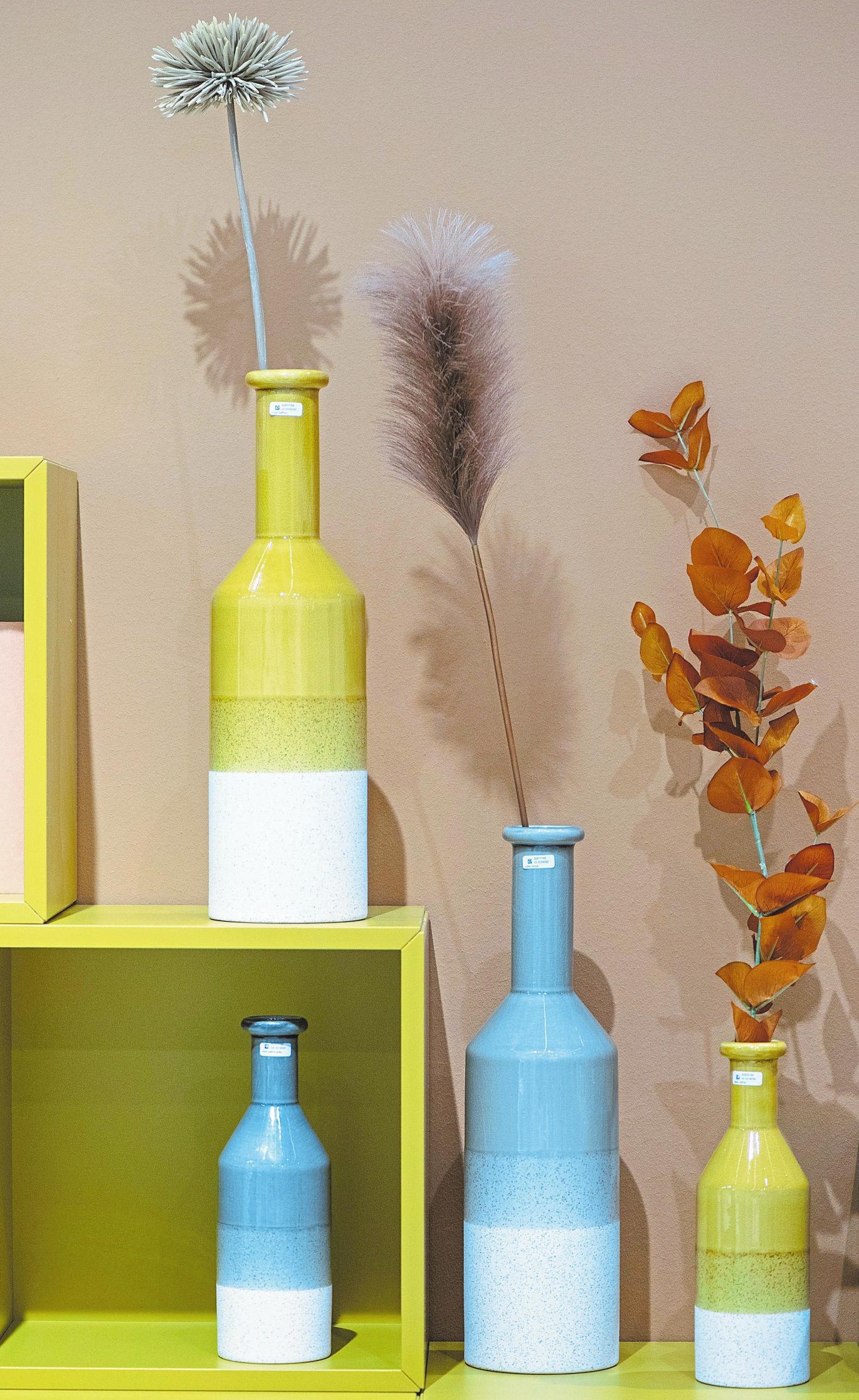Locker in der Vase arrangiert sind die getrocknete Rispen von Gräsern ein schöner minimalistischer Hingucker Foto: dpa Locker in der Vase arrangiert sind die getrocknete Rispen von Gräsern ein schöner minimalistischer Hingucker Foto: dpa