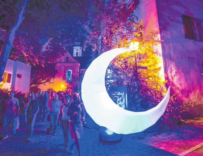 Lichtinstallationen sorgen für eine ganz besondere Atmosphäre. FOTO: ERNST FESSELER Lichtinstallationen sorgen für eine ganz besondere Atmosphäre. FOTO: ERNST FESSELER