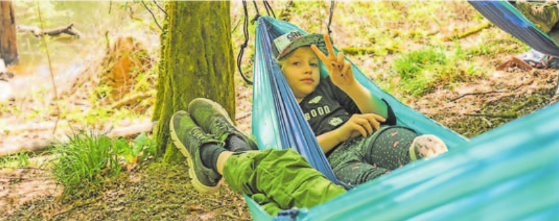 Kinder lieben den Urwald vor den Toren der Stadt. Ein großes Vergnügen: Abhängen in der Hängematte! Foto: Saarroamers Kinder lieben den Urwald vor den Toren der Stadt. Ein großes Vergnügen: Abhängen in der Hängematte! Foto: Saarroamers