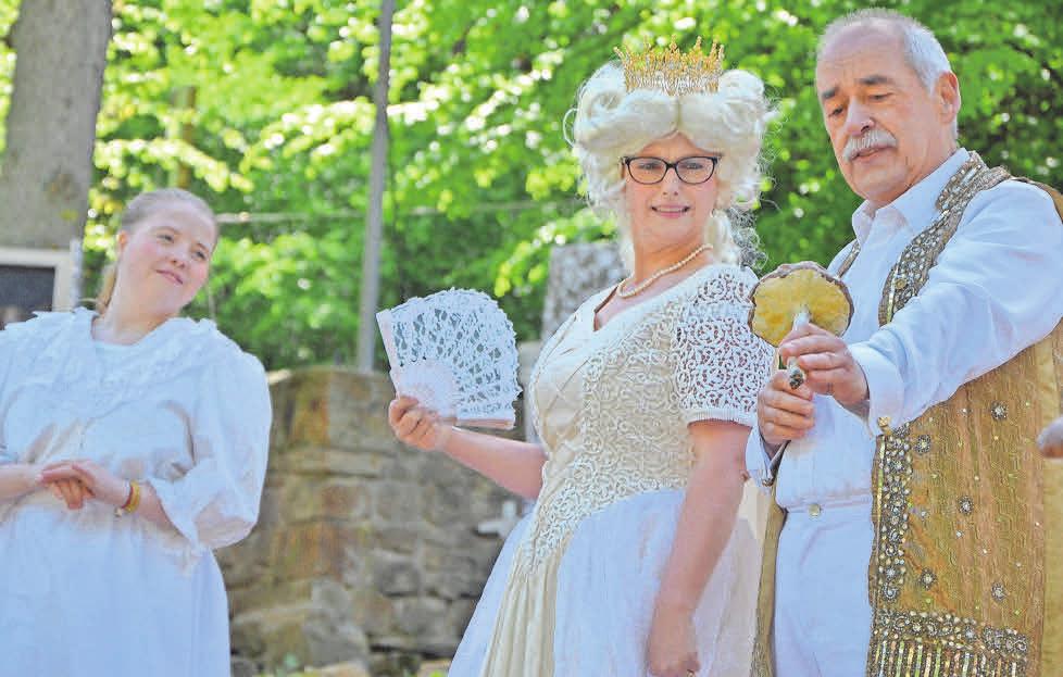 Schauspieler der Deister-Freilicht-Bühne werden das Midsommar-Shopping mit Walking Acts bereichern. Foto: Frank Herrmann Schauspieler der Deister-Freilicht-Bühne werden das Midsommar-Shopping mit Walking Acts bereichern. Foto: Frank Herrmann