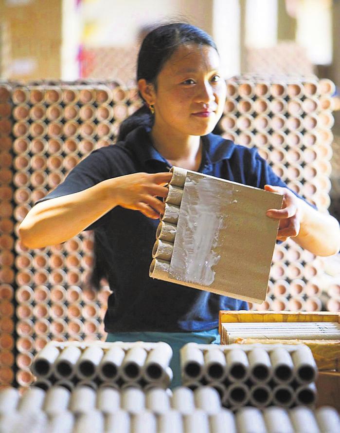 Nach wie vor stammt die Hälfte des weltweit hergestellten Feuerwerks aus der chinesischen Stadt Liuyang. EOTO: FPA ADRIAN BRADSHAW / PICTURE-ALLIANCE Nach wie vor stammt die Hälfte des weltweit hergestellten Feuerwerks aus der chinesischen Stadt Liuyang. EOTO: FPA ADRIAN BRADSHAW / PICTURE-ALLIANCE