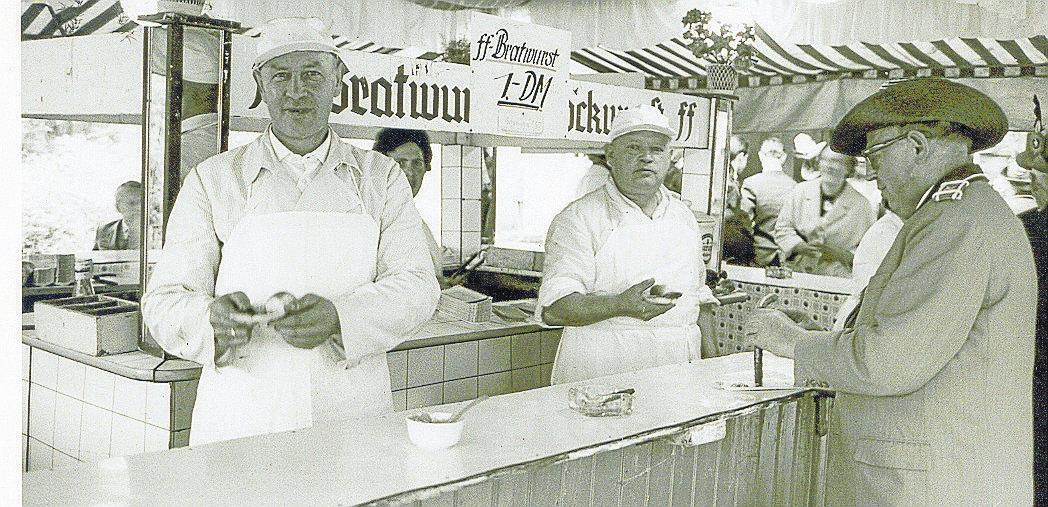 Einsatz auf einem Schützenfest: Ein Foto aus den Anfangsjahren des Imbissbetriebs Bokern.