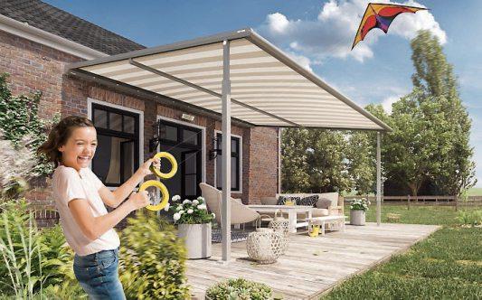 Solide installierte Markisen halten einiges aus. Bei starkem Wind sollten sie aber vollautomatisch einfahren, um das Tuch zu schützen. Solide installierte Markisen halten einiges aus. Bei starkem Wind sollten sie aber vollautomatisch einfahren, um das Tuch zu schützen.