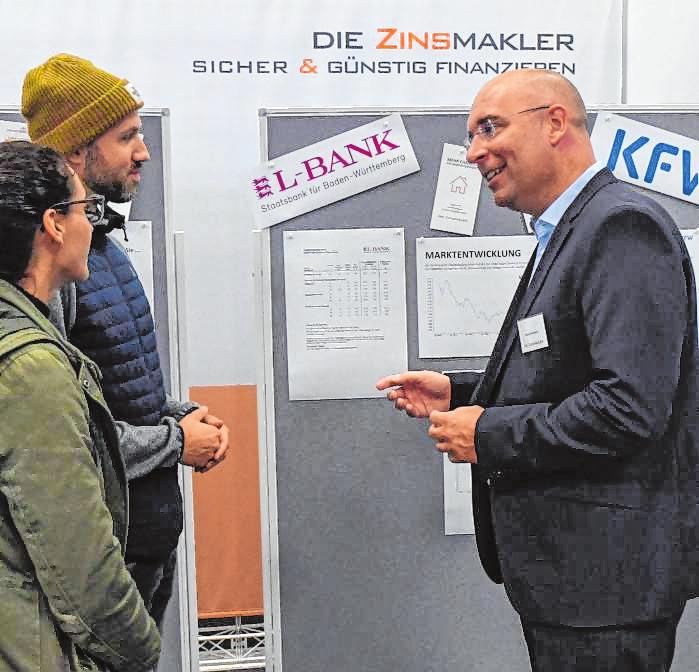 Michael Götemann im Gespräch mit interessierten Messebesuchern. BILD: RUFFL Michael Götemann im Gespräch mit interessierten Messebesuchern. BILD: RUFFL