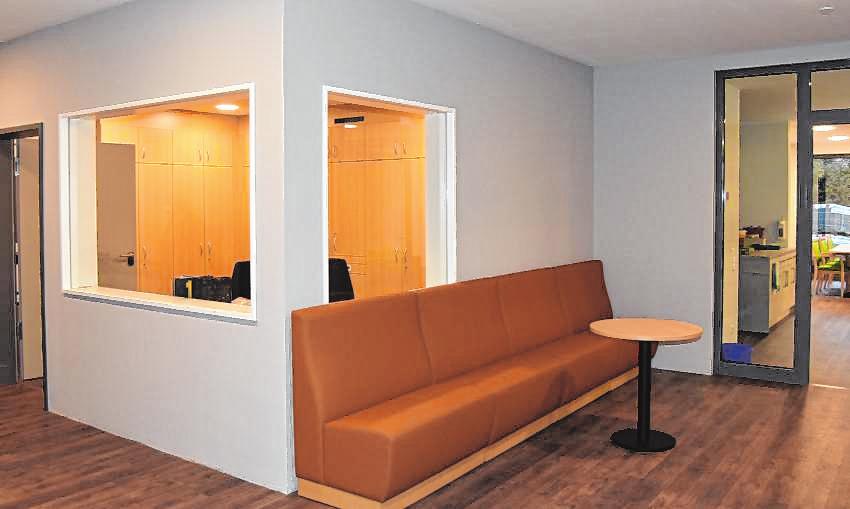 Der Empfang mit Dienstzimmer im Eingangsbereich. Der Empfang mit Dienstzimmer im Eingangsbereich.