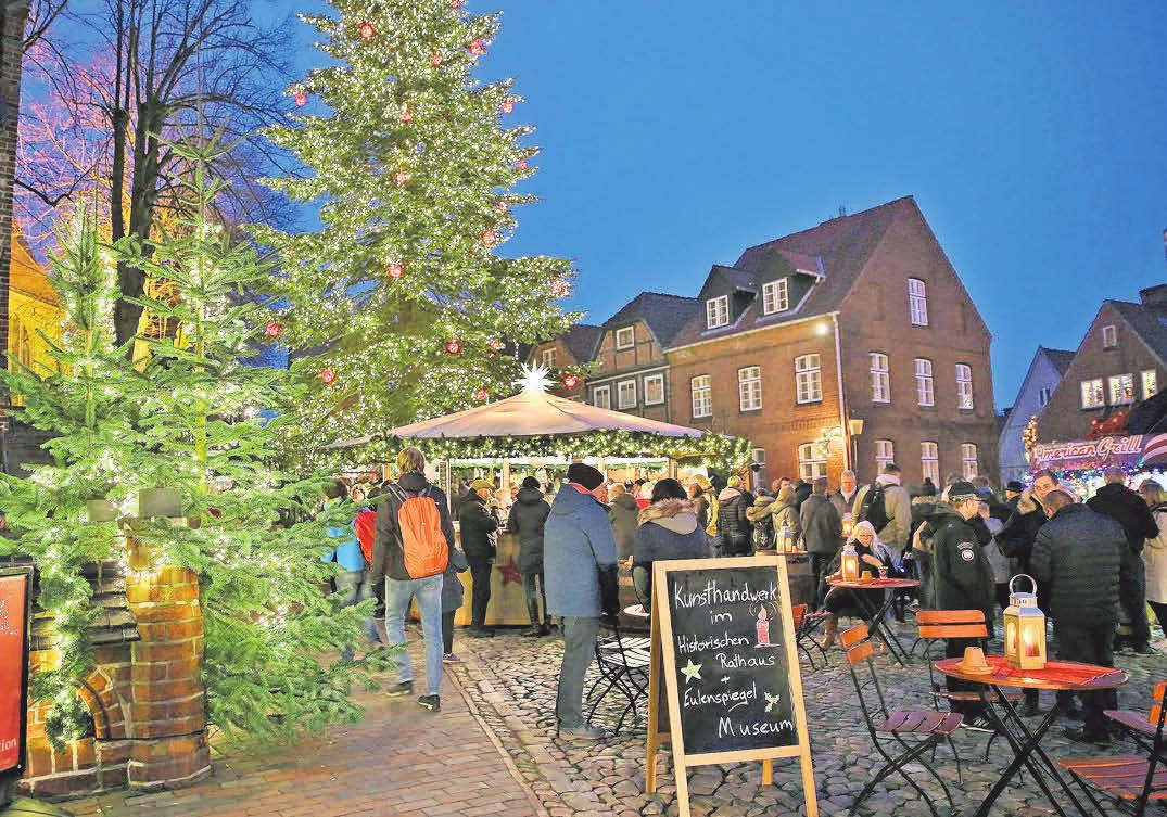 Möllner Weihnachtsmarkt auf dem Historischen Marktplatz. Foto: Biller