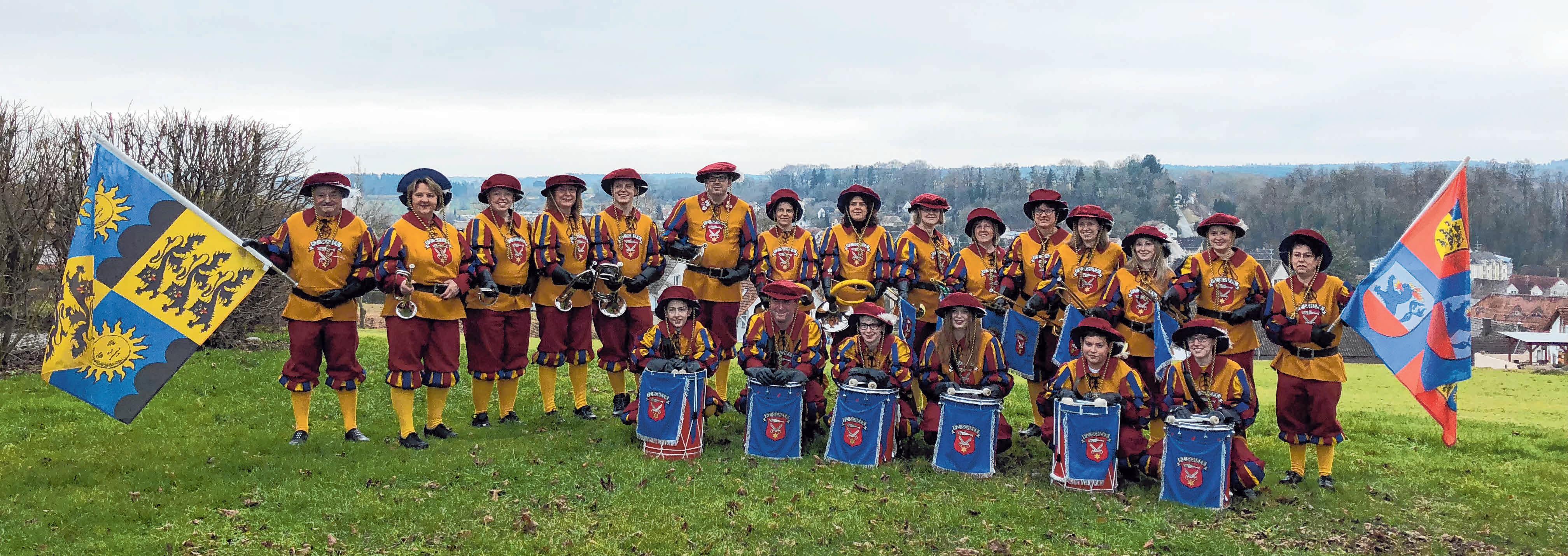 25 Mitglieder zählt der Fanfarenzug Scheer. Der Verein feiert am Samstag das 50-jährige Bestehen. FOTOS: FANFARENZUG SCHEER 25 Mitglieder zählt der Fanfarenzug Scheer. Der Verein feiert am Samstag das 50-jährige Bestehen. FOTOS: FANFARENZUG SCHEER