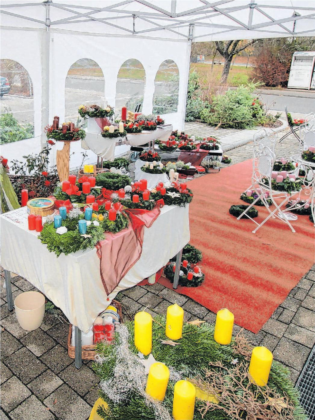Die meisten Gestecke hat Hildegard Ströbel selbst gemacht. Wer eines kauft, tut sich und den Kindern aus der Ukraine etwas Gutes. Der Erlös aus dem Verkauf wird an den Verein Lotusblüte gespendet. Die meisten Gestecke hat Hildegard Ströbel selbst gemacht. Wer eines kauft, tut sich und den Kindern aus der Ukraine etwas Gutes. Der Erlös aus dem Verkauf wird an den Verein Lotusblüte gespendet.