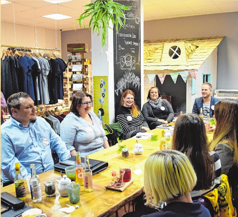 Beim Gründer-Networking der Wirtschaftsjunioren Bad Kissingen tauschten sich Unternehmensgründer und Gründungsinteressierte in entspannter Runde aus. FOTO: LYDIA MOLEA Beim Gründer-Networking der Wirtschaftsjunioren Bad Kissingen tauschten sich Unternehmensgründer und Gründungsinteressierte in entspannter Runde aus. FOTO: LYDIA MOLEA