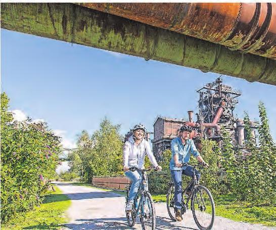 Der Landschaftsparkt Duisburg ist viel grüner, als die meisten glauben. Bei einer Radtour lässt er sich mit seinen Industriedenkmälern erleben. Foto: Jochen Tack Der Landschaftsparkt Duisburg ist viel grüner, als die meisten glauben. Bei einer Radtour lässt er sich mit seinen Industriedenkmälern erleben. Foto: Jochen Tack